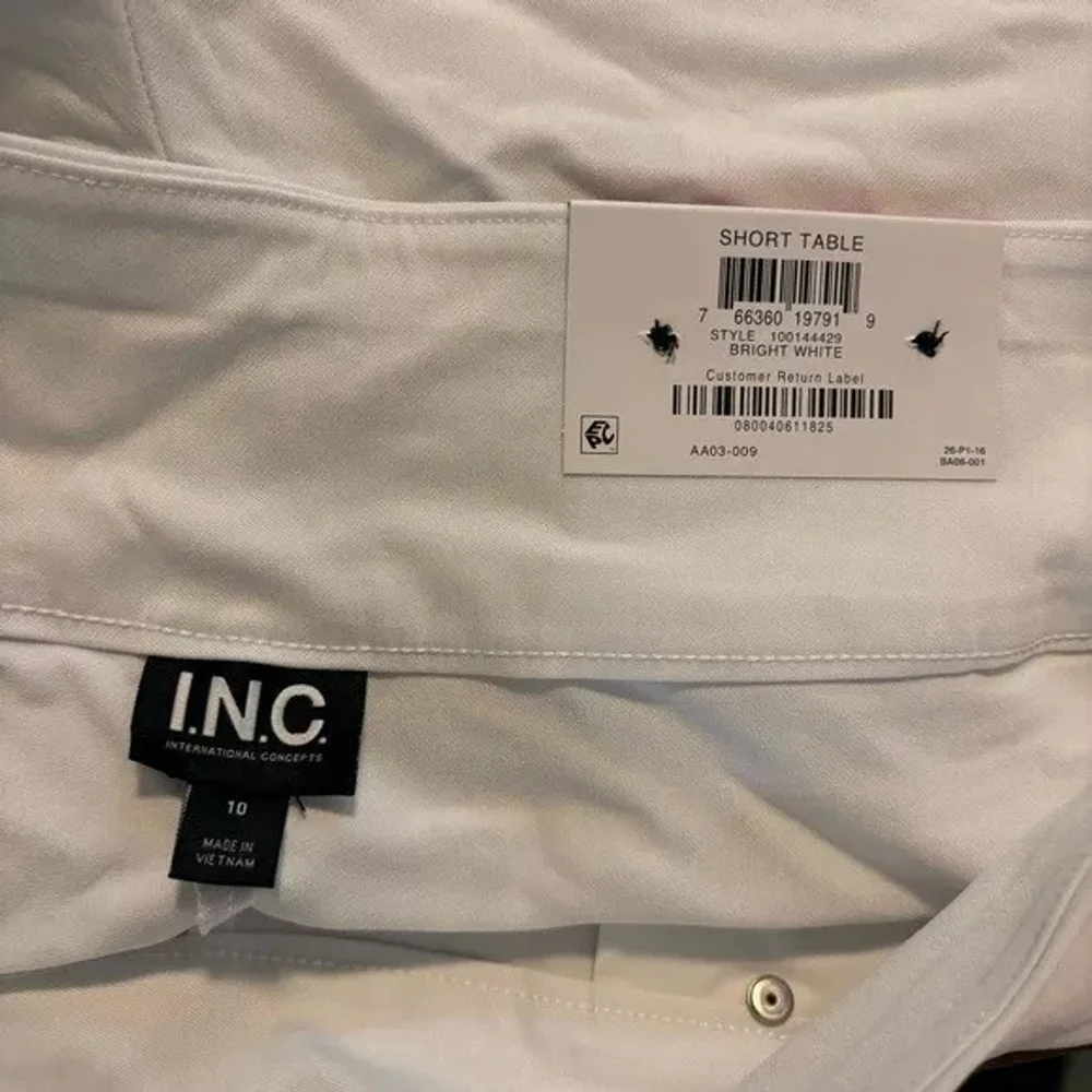 I.N.C. International Concepts Women's Curvy White Mid Rise Pull-On Shorts NWT - Picture 9 of 10